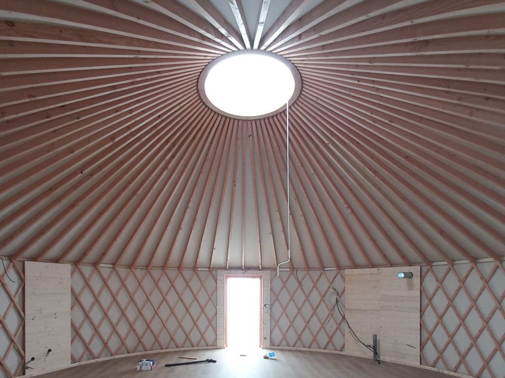 yourte foyer pour jeunes avec accueil de public, aux normes erp