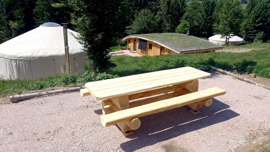 gite insolite en montagne pour hébergement touristique avec randonnée