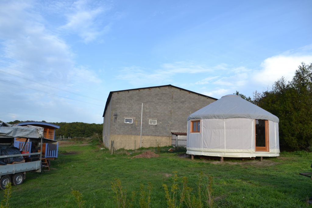 yourte hébergement insolite